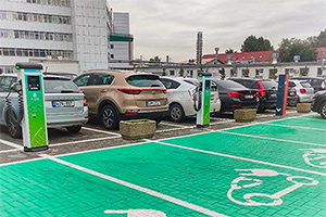 O reţea de prize pentru încărcarea maşinilor electrice din Moldova îndeamnă şoferii să nu-şi încarce bateriile în orele de consum de vârf