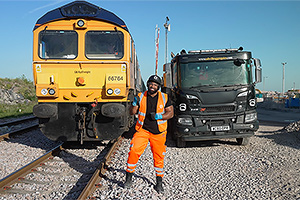 (VIDEO) Un tren şi un camion sunt comparate la viteza de livrare şi la consum, într-un duel din Marea Britanie