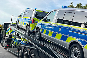 Poliţiştii din Germania au tras pe dreapta şoferul unui camion care transporta maşinile poliţiei, descoperind că acesta n-are permis de conducere