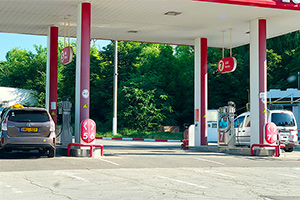 Gazul metan s-a scumpit semnificativ la staţiile de alimentare din Moldova şi a devenit mult scump decât benzina şi dieselul