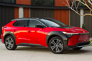 După trei luni de căutare a unei soluţii, Toyota a rezolvat problema la roţile modelului său electric, bZ4X, şi a mai descoperit una
