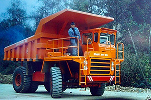 Ingineria curioasă a lui DAC 48-36, primul camion minier din România, echipat cu motor V8 românesc