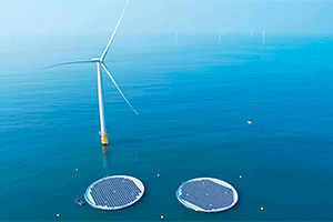 China a instalat primele membrane fotovoltaice plutitoare pe mare din lume, cooptate cu o turbină eoliană