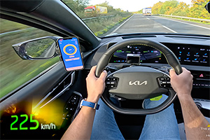 (VIDEO) Cât de repede merge şi cum sună o Kia EV6 GT electrică pe o autostradă fără limită de viteză din Germania
