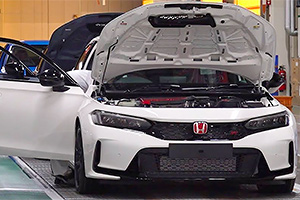 (VIDEO) Cum se asamblează noua Honda Civic Type-R la cea mai tehnologizată fabrică a mărcii din Japonia