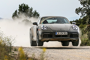 E oficial, Porsche lansează 911 Dakar, un sportcar care poate înainta departe de asfalt