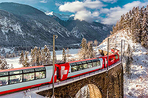 Ideea genială de acum peste 100 de ani de a asigura trenurile din Elveţia cu electricitate, de când aburul încă era răspândit