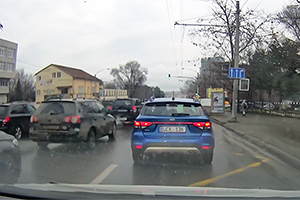 (VIDEO) Un taximetrist din Chişinău se contrazice cu clientul său, explicându-i că indicatorul pe care nu-l respectă e doar de recomandare