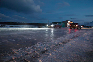 Atenţie, şoferi şi pietoni, o mare parte din drumurile din Moldova s-au acoperit cu un strat de gheaţă astă-noapte