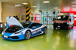 Poliţia din Italia a traversat ţara cu un Lamborghini pentru a livra de urgenţă doi rinichi, aşteptaţi de doi pacienţi