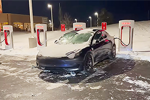 (VIDEO) Cum se încarcă o Tesla Model 3 după ce a stat două zile în ger de până la -25 grade