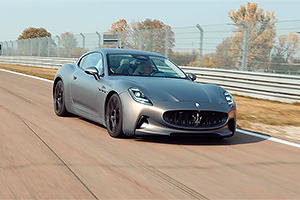 (VIDEO) Cum se conduce noul Maserati electric, care are motoare de 1200 CP, dar bateria nu poate furniza energie decât pentru 750 CP