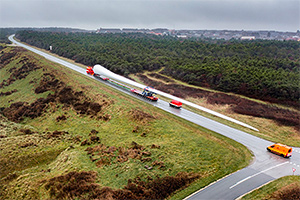 (VIDEO) Elicele noii celei mai puternice turbine eoliene din lume, au fost transportate la locul primei instalări în Danemarca