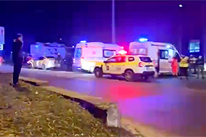 (VIDEO) Accident cu 5 răniţi astă-noapte în Chişinău, între două maşini, una din care era un taxi condus de un şofer de 19 ani