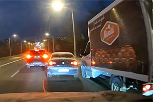 (VIDEO) Accident în lanţ în Chişinău, după o simplă încercare de schimbare a benzii de şoferul unui VW