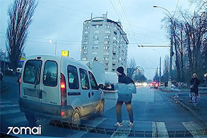 (VIDEO) Un şofer din Chişinău a salvat viaţa unui copil la o trecere de pietoni astă dimineaţă cu un simplu claxon