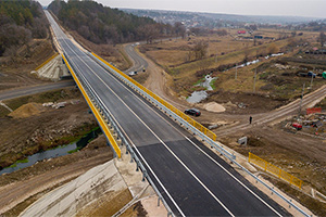 Podul de la Hruşova, un perete de susţinere al căruia s-a surpat acum o lună înainte de lansare, a fost reparat şi deschis circulaţiei
