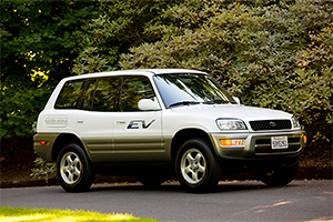 Ingineria curioasă a primei Toyota RAV4 electrică, lansată încă în 1997, înaintea primului Prius