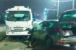 Accident bizar ieri noapte în Chişinău, în care o Kia a intrat într-o autospecială care curăţa drumul, iar şoferul ar fi fost în stare de ebrietate