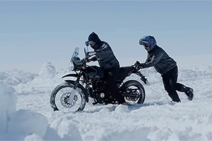 (VIDEO) Două motociclete Royal Enfield au străbătut Antarctica până la polul sud, în temperaturi de până la -40 grade