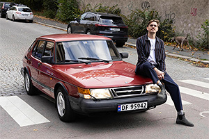 Acesta e norvegianul care a încercat maşinile electrice, dar a ales un Saab clasic, despre care spune că e mai puţin poluant