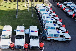 Moldova a primit 20 de ambulanţe noi pentru sate, Toyota Land Cruiser 70 clasice şi Hiace