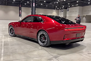(VIDEO) Cum arată şi cum sună un viitor Dodge Charger electric, care imită sunete de motor V8