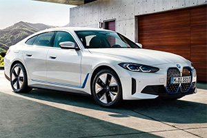 O proprietară din SUA a aflat că BMW i4 nu-şi actualizează softul dacă stă parcat pe pantă