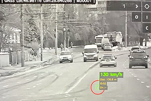 (VIDEO) Noul sistem cu camere video la 360 grade de pe maşinile poliţiei din Moldova a înregistrat peste 110 de încălcări pe oră, de la condus agresiv la 130 km/h prin oraş