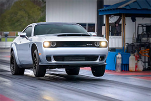 (VIDEO) Dodge a lansat ultimul Challenger cu motor V8, care e mai rapid decât electrica Rimac Nevera