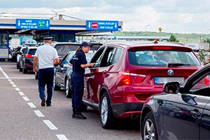 În Moldova ar putea fi schimbată modalitatea de taxare la importul automobilelor, de la accize la TVA şi taxe de mediu