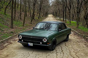(VIDEO) Aceasta e o Volga GAZ-2410 modificată din Moldova, făcută să arate superb