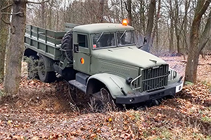 (VIDEO) Cum înaintează un camion clasic KrAZ 6x6, încă exploatat în Germania