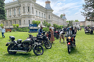 (FOTO) Cum a fost la Distinguished Gentleman's Ride 2023 Chişinău, defilarea motocicletelor stilate şi a proprietarilor lor