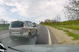 (VIDEO) Un şofer începător, la un pas de a provoca un accident şi a arunca o altă maşină de pe traseul Hânceşti-Chişinău