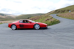 (VIDEO) Cum se conduce şi cum sună un Ferrari Testarossa clasic, transformat în maşină electrică