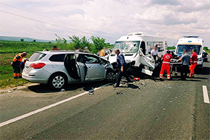 Un accident deosebit de grav, produs cu puţin timp în urmă la Orhei, cu 2 persoane decedate şi 12 răniţi