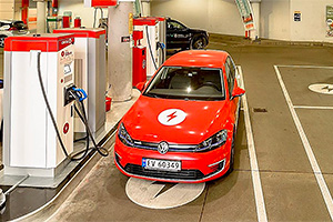 Norvegienii se plâng că preţurile pentru încărcarea maşinilor electrice la staţiile publice sunt de 7-8 ori mai mari decât acasă