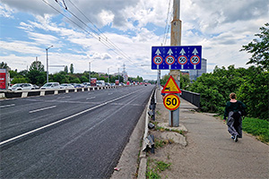 Pe viaductul din Chişinău au reapărut 4 benzi de circulaţie, diferenţiate în limitele de viteze, una din ele pentru transportul public