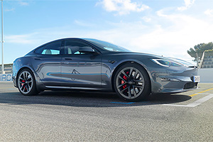 (VIDEO) Ce aduce şi cum se conduce noua Tesla Model S Plaid Track Package, modelul electric capabil de 330 km/h şi tururi pe circuite