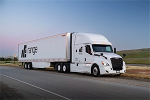 În loc de camioane electrice, o companie din SUA anunţă semiremorci electrice cu propulsie şi baterii, compatibile cu orice camion