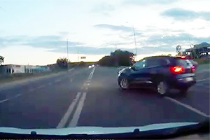 (VIDEO) La un pas de accident, din cauza unei manevre bizare de întoarcere pe traseul Hânceşti-Chişinău