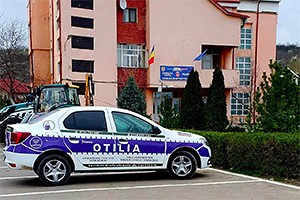 Creativitate în România: această Dacia nu e o maşină de poliţie, dar sunt foarte mari şanse să o percepi aşa, iar noi i-am aflat istoria