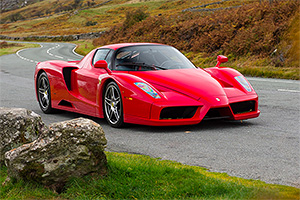 Designerul lui Ferrari Enzo a fost la un pas de a face închisoare în Japonia pentru depăşirea vitezei, tot cu un Enzo