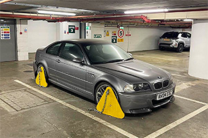 Un BMW M3 E46, cu parcurs infim, stă blocat într-o parcare din Londra de mai mult de 15 ani, iar proprietarul e de negăsit