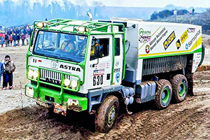 Istoria neştiută a camionului Astra BM309, care avea şi roţi, şi şenile, şi un motor diesel în doi timpi, cu care a vrut să învingă la Dakar