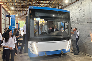Echipa de ingineri din Moldova, care voia să construiască o fabrică de autobuze la fosta uzină de tractoare, a produs primul autobuz electric
