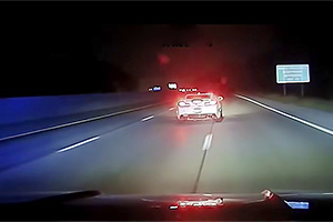 (VIDEO) Un Chevrolet Camaro a scăpat de urmărirea poliţiei în 30 de secunde, doar apăsând acceleraţia pe o autostradă în SUA