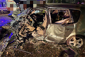 Şoferul unui BMW a provocat un accident frontal astă noapte la Comrat, fiica de 12 ani a unei poliţiste pierzându-şi viaţa în cealaltă maşină