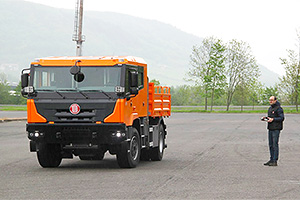 (VIDEO) Producătorul ceh Tatra a dezvăluit un camion care poate fi condus cu telecomandă, pregătit pentru condus autonom
